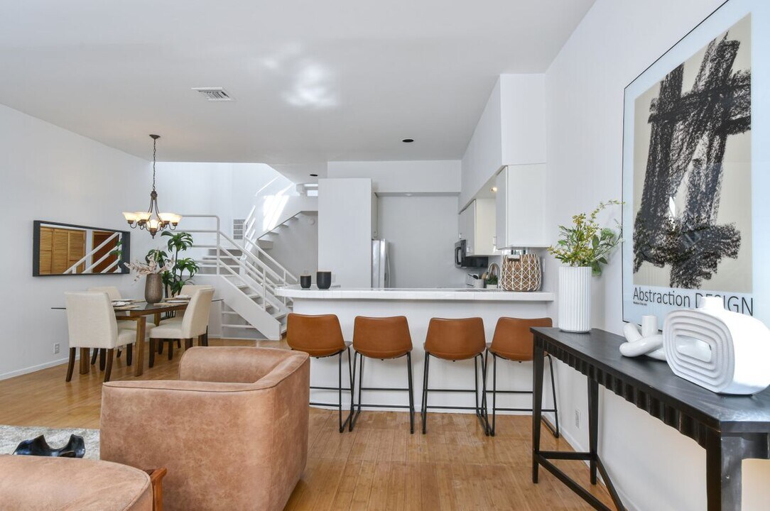10446 Quito Ln in Los Angeles, CA - Building Photo