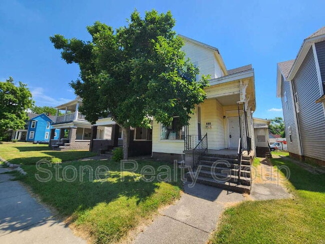property at 714 S 7th St