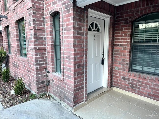 213 S 49th St in McAllen, TX - Foto de edificio - Building Photo