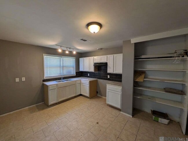 5966 Clayton Dr in Baton Rouge, LA - Foto de edificio - Building Photo