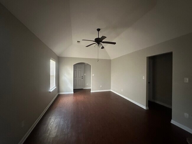 5703 Falling Bark Dr in Memphis, TN - Building Photo - Building Photo