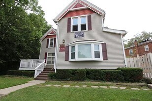 811 Washtenaw Ave, Unit 1 in Ypsilanti, MI - Building Photo