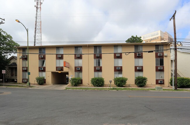 Metro House Apartments in San Antonio, TX - Building Photo - Building Photo