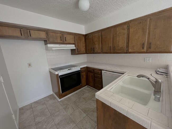 634 Lelandhaven Way in Sacramento, CA - Building Photo - Building Photo