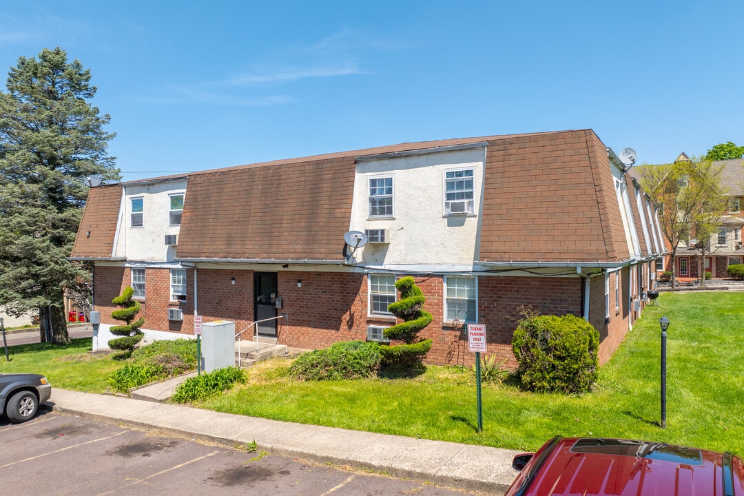 Chestnut Hill Condominiums in Souderton, PA - Building Photo