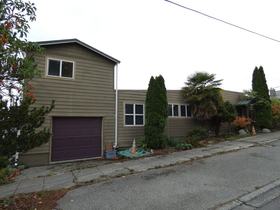 1617 K Ave in Anacortes, WA - Building Photo