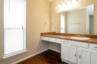 242 Maybrook Dr photo'