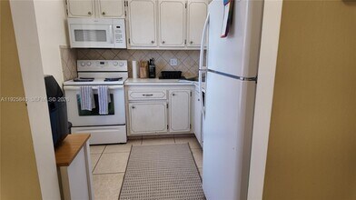 5961 NW 61st Ave in Tamarac, FL - Building Photo - Building Photo