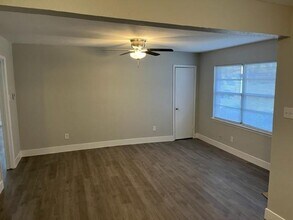 1909 Dorothy Dr in Grand Prairie, TX - Foto de edificio - Building Photo