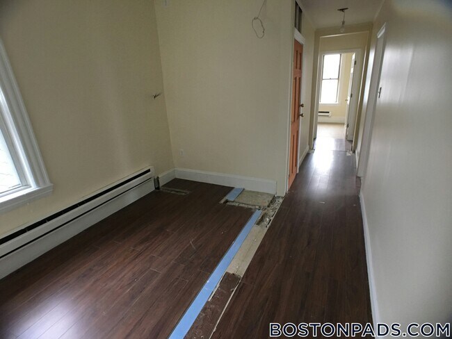 739 Parker St in Boston, MA - Building Photo - Building Photo