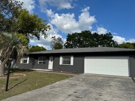 5064 Springwood Rd in Spring Hill, FL - Building Photo