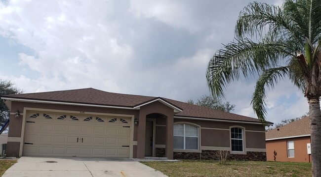 5141 Pine Needle Dr in Mascotte, FL - Building Photo - Building Photo