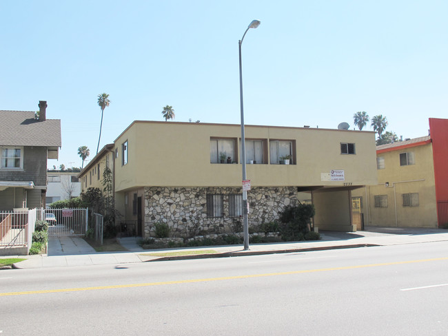 2232 S Western Ave in Los Angeles, CA - Building Photo - Building Photo