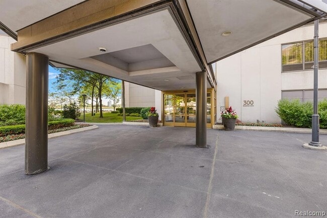1001 W Jefferson Ave, Unit 300 8i in Detroit, MI - Building Photo - Building Photo