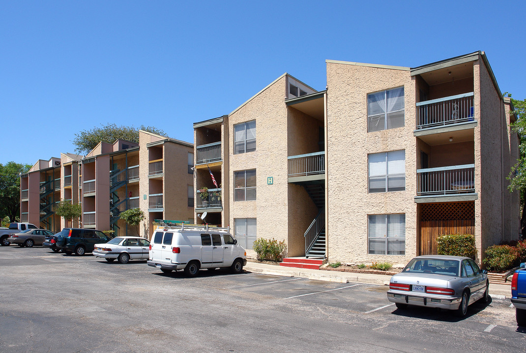 Towne Center in San Antonio, TX - Building Photo