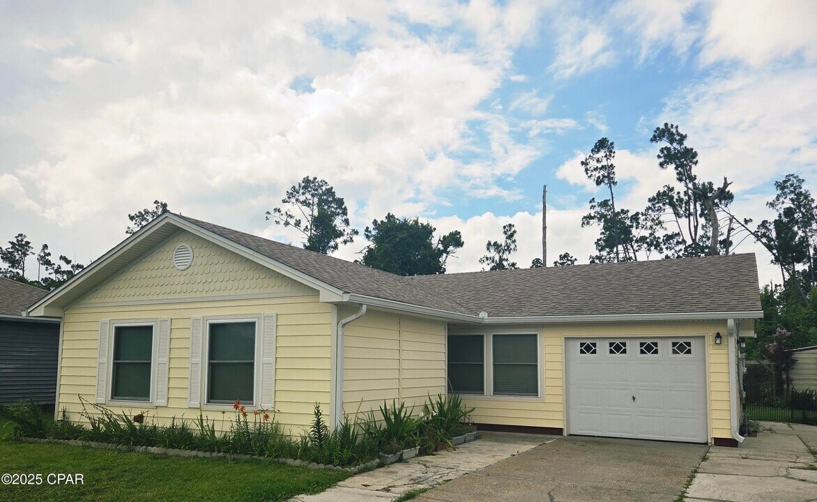 104 Kristine Blvd in Panama City, FL - Building Photo