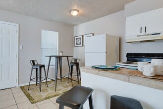 208 S Park Blvd in San Antonio, TX - Building Photo - Building Photo
