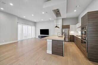 1621 Wheeler Ave in Houston, TX - Building Photo - Building Photo