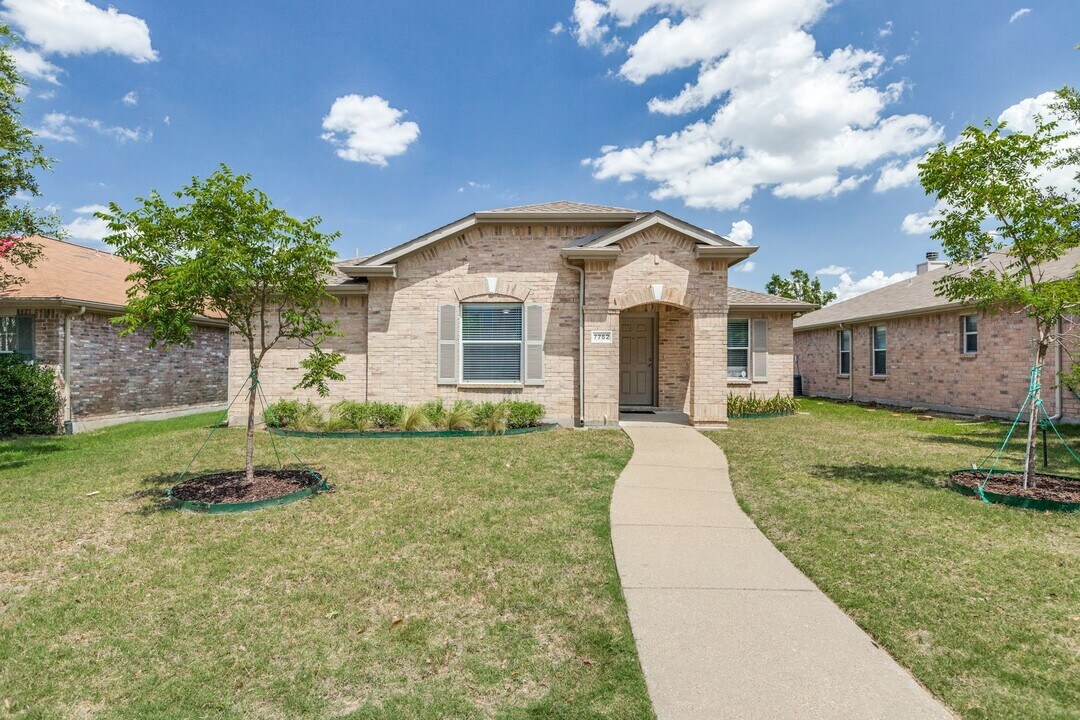 7752 Highpoint Ridge in Frisco, TX - Building Photo