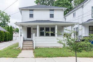 945 Woodlawn Ave in Ann Arbor, MI - Building Photo