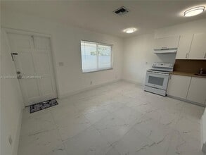 842 SW 2nd St in Hallandale Beach, FL - Building Photo - Building Photo