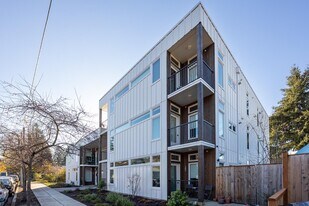 02M - Eden Park - 4647 SE 40th in Portland, OR - Building Photo