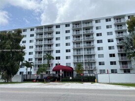 1251 NE 108th St in Miami, FL - Building Photo