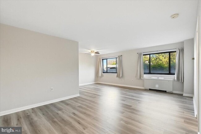 1300 S Arlington Ridge Rd in Arlington, VA - Building Photo - Building Photo