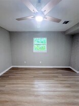 4874 County Rd 353 in Brazoria, TX - Building Photo