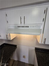 1075 E Desert Inn Rd in Las Vegas, NV - Building Photo - Building Photo