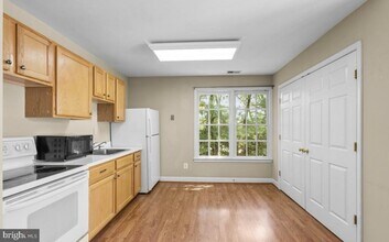 13039 Glen Mill Rd in Rockville, MD - Building Photo - Building Photo