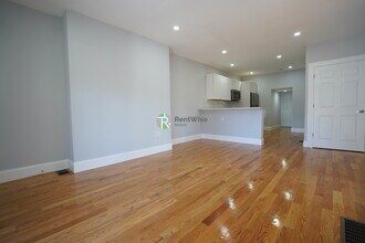 372 Oxford St, Unit 2 in Cambridge, MA - Foto de edificio - Building Photo