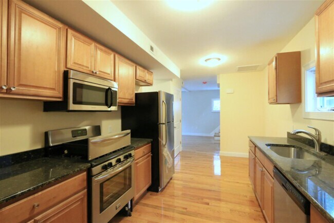 29 Elmwood St, Unit 2