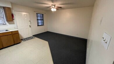 3801 Salinas Ave-Unit -5 in Laredo, TX - Building Photo - Building Photo