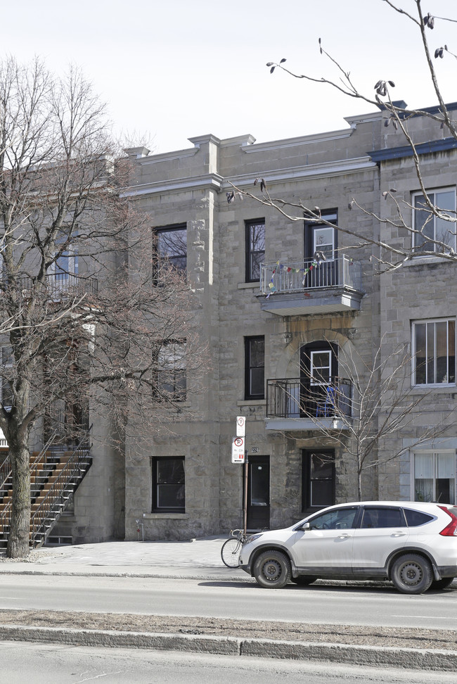 224 Saint-Joseph O in Montréal, QC - Building Photo - Primary Photo