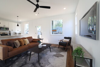 1314 East Lenoir St in Raleigh, NC - Building Photo - Interior Photo