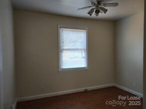 322 Hartford Ave in Charlotte, NC - Building Photo - Building Photo