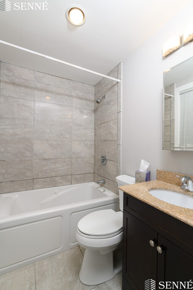 47 Iffley Rd, Unit 47 Iffley in Boston, MA - Foto de edificio - Building Photo