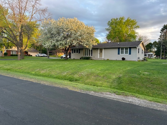 1998 Mary Ln in Neenah, WI - Building Photo