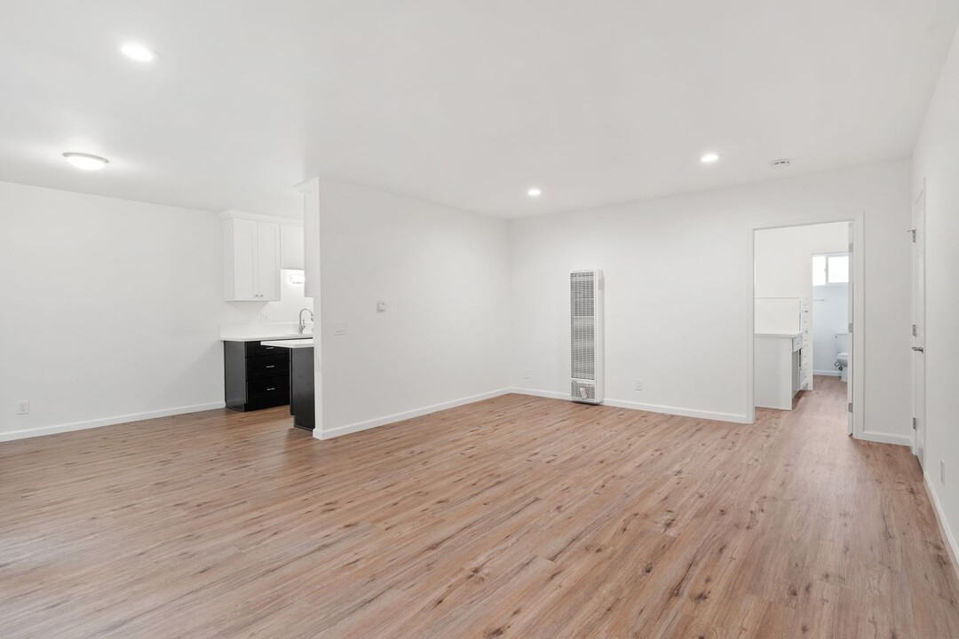 809 Edgewood St, Unit 03 in Inglewood, CA - Building Photo