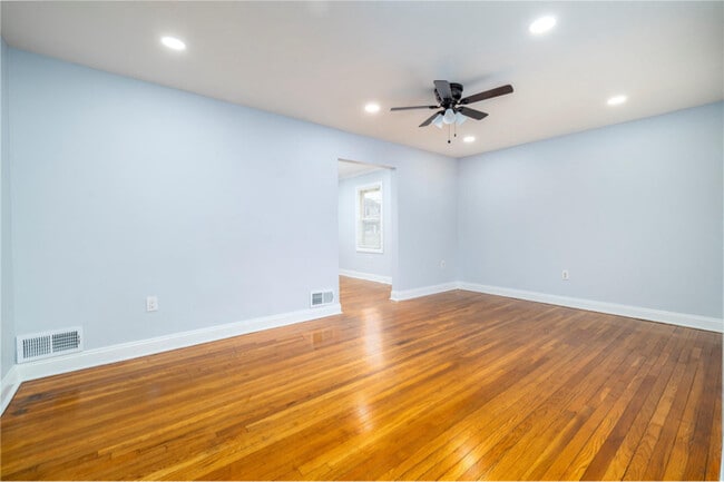 66 Nassau St in Elmont, NY - Building Photo - Building Photo