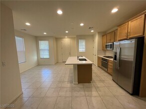 11747 Emerald Lk Ave in Las Vegas, NV - Foto de edificio - Building Photo