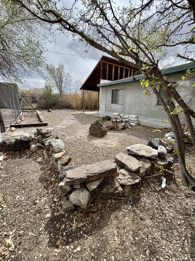 property at 118 Princeton Dr SE