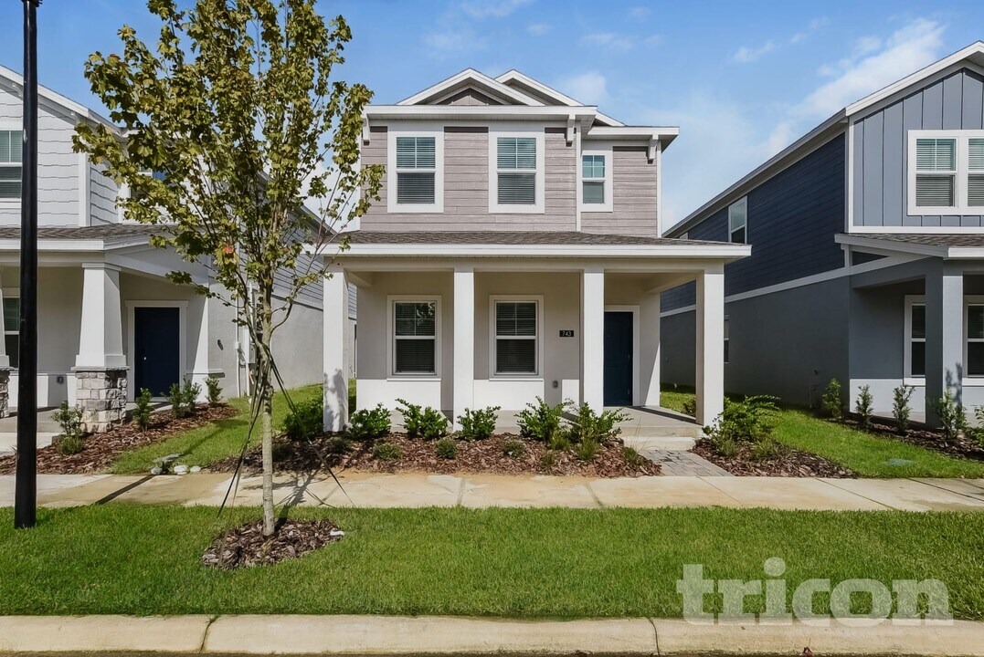 743 Honeyrock St in Debary, FL - Foto de edificio