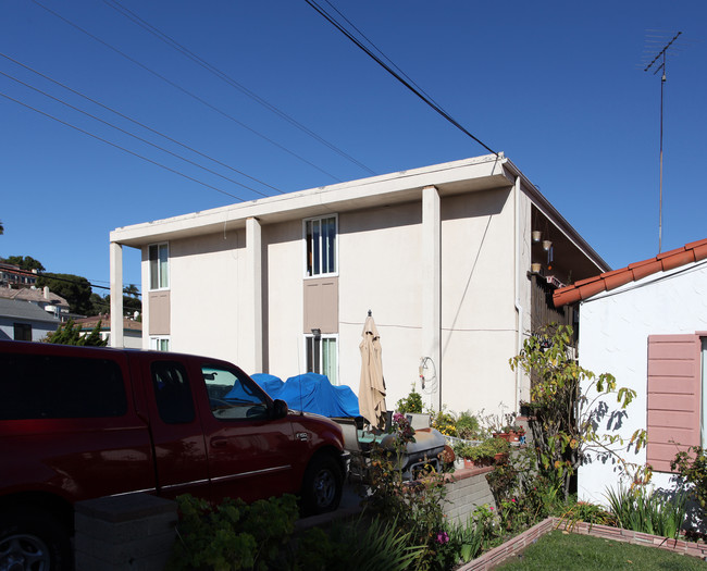 1311 Evergreen St in San Diego, CA - Building Photo - Building Photo