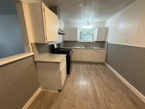 1910 Escalon Ave in San Antonio, TX - Foto de edificio - Building Photo