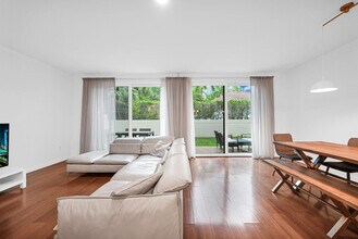 21385 Marina Cove Cir in Miami, FL - Building Photo - Building Photo