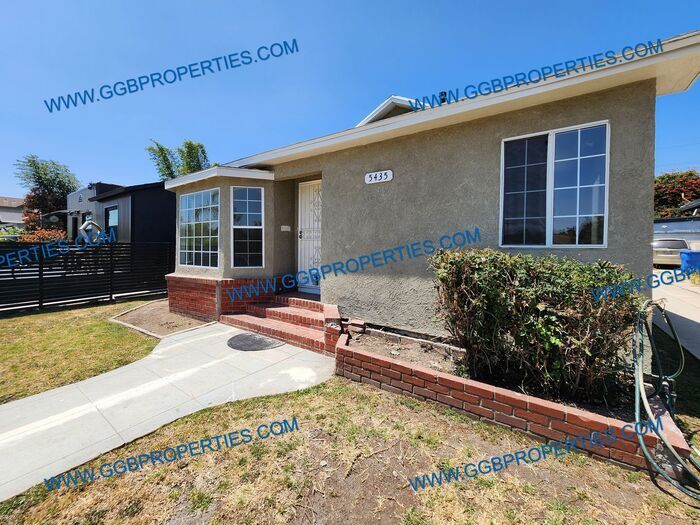 5435 6th Ave in Los Angeles, CA - Building Photo