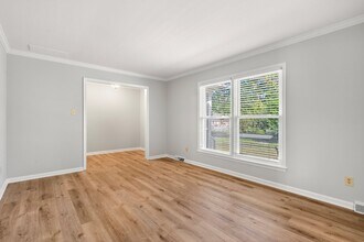 3803 Derbyshire Dr in Greensboro, NC - Building Photo - Building Photo