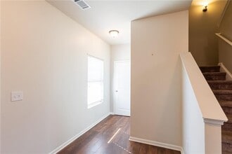1331 Turning Leaf Ln in Pendergrass, GA - Foto de edificio - Building Photo